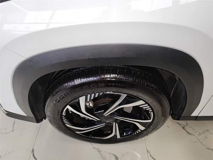 Фото 23 - Geely Atlas