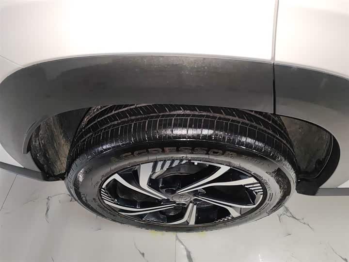 Фото 26 - Geely Atlas