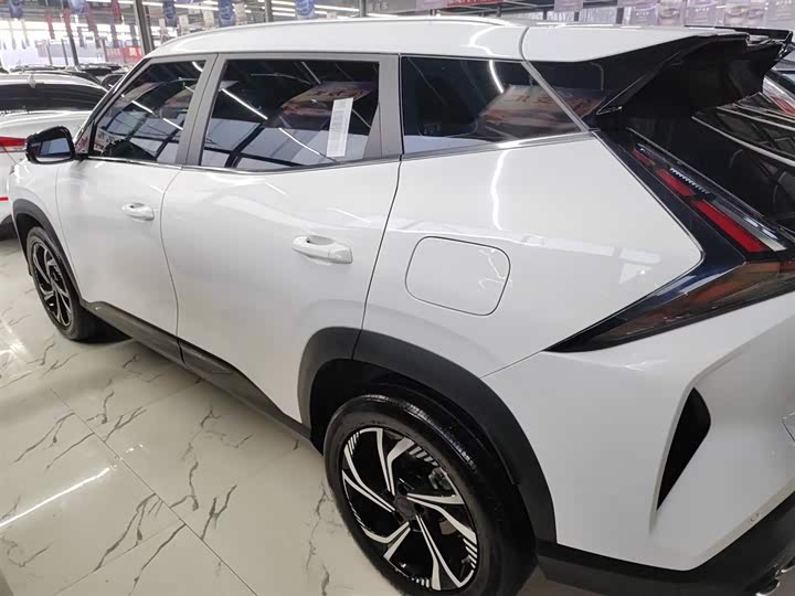 Фото 5 - Geely Atlas