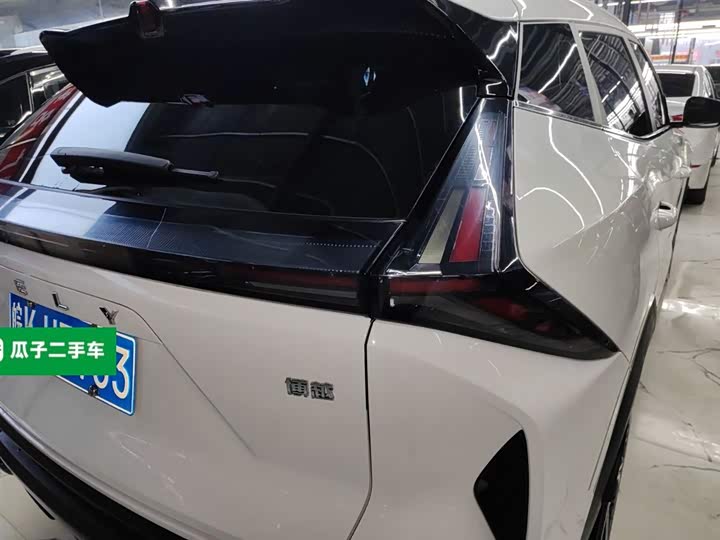 Фото 8 - Geely Atlas