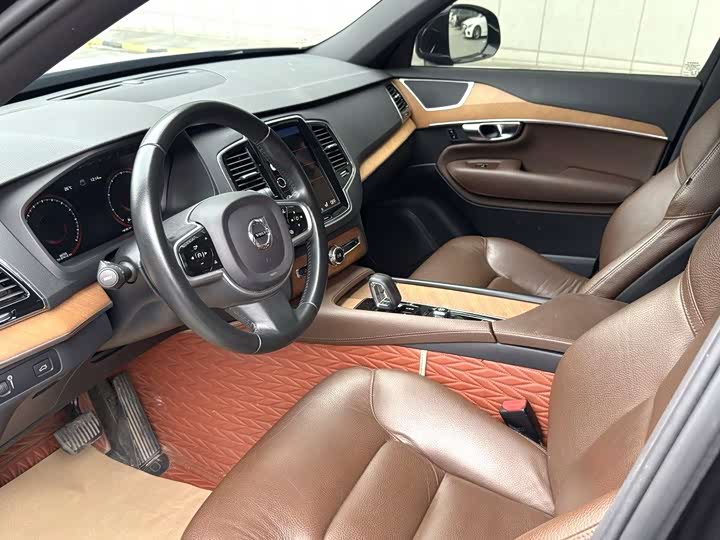 Фото 4 - Volvo XC90
