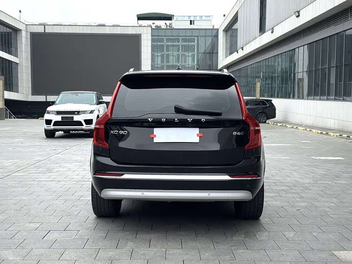 Фото 8 - Volvo XC90