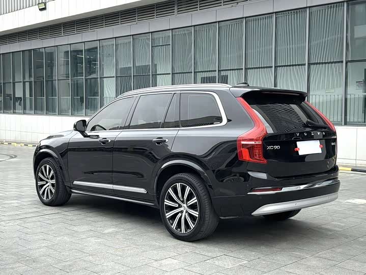 Фото 9 - Volvo XC90