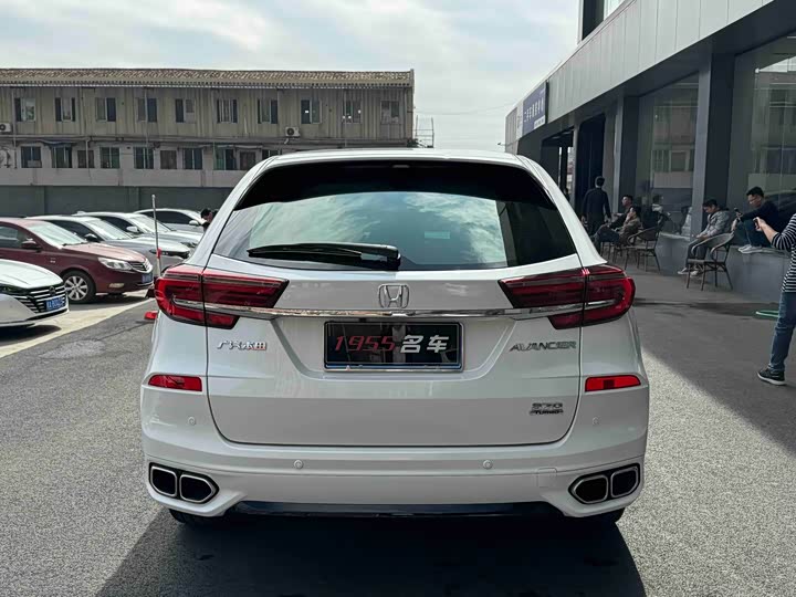 Фото 8 - Honda Avancier