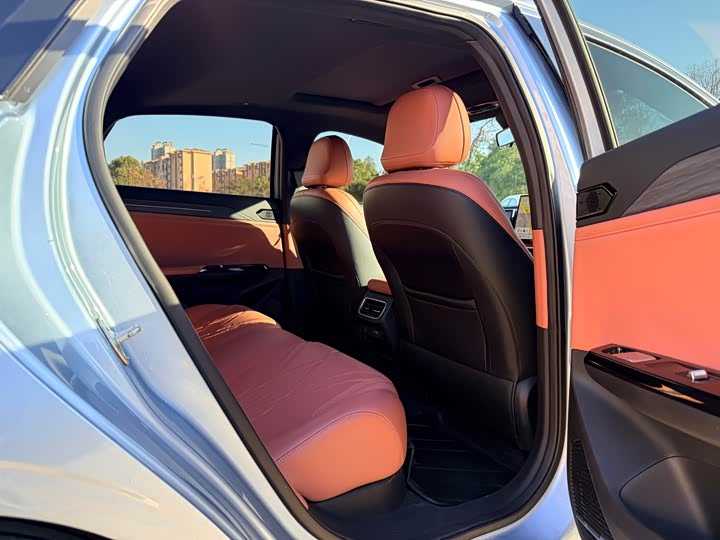 Фото 12 - Geely Galaxy L6