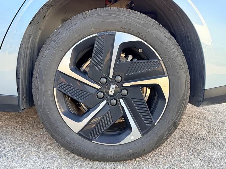 Фото 15 - Geely Galaxy L6