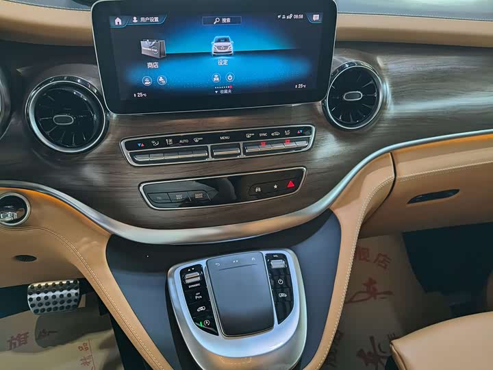 Фото 12 - Mercedes-Benz V-Class