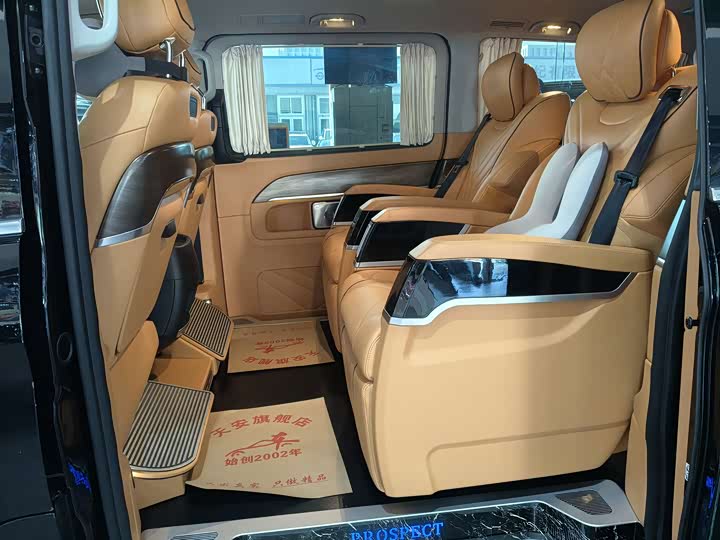 Фото 13 - Mercedes-Benz V-Class