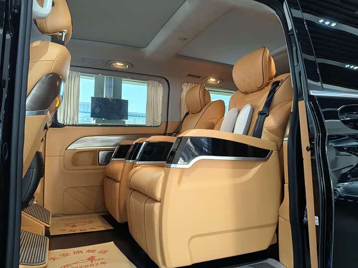 Фото 14 - Mercedes-Benz V-Class