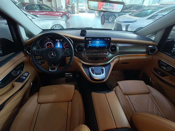 Фото 16 - Mercedes-Benz V-Class