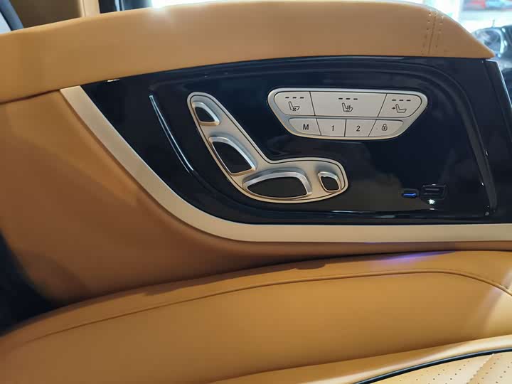 Фото 18 - Mercedes-Benz V-Class