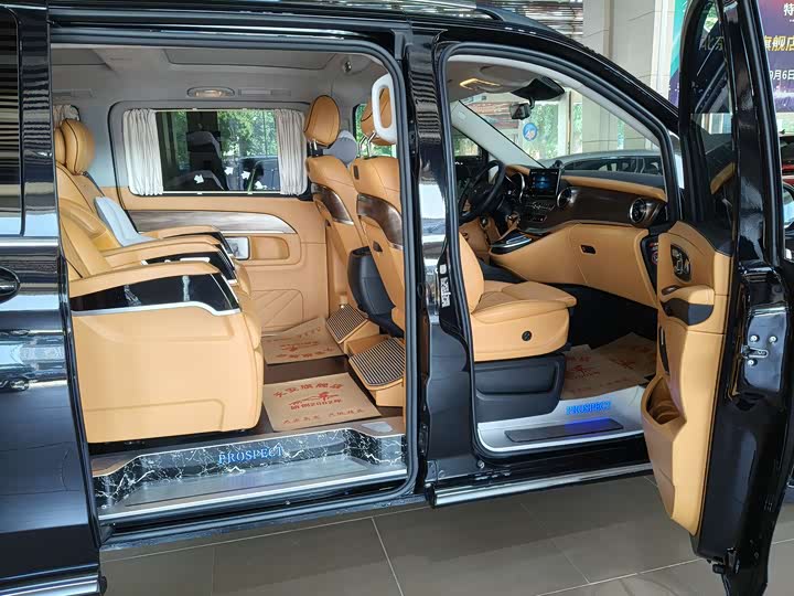 Фото 20 - Mercedes-Benz V-Class