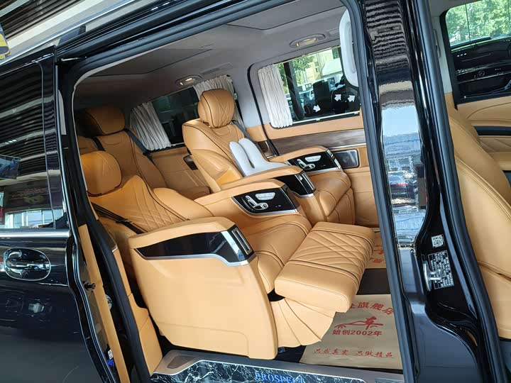 Фото 21 - Mercedes-Benz V-Class