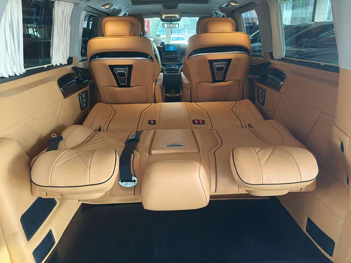 Фото 22 - Mercedes-Benz V-Class