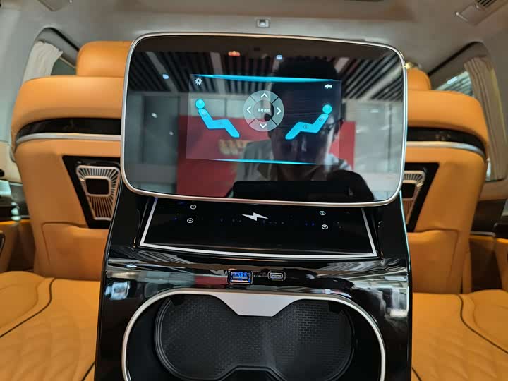 Фото 24 - Mercedes-Benz V-Class