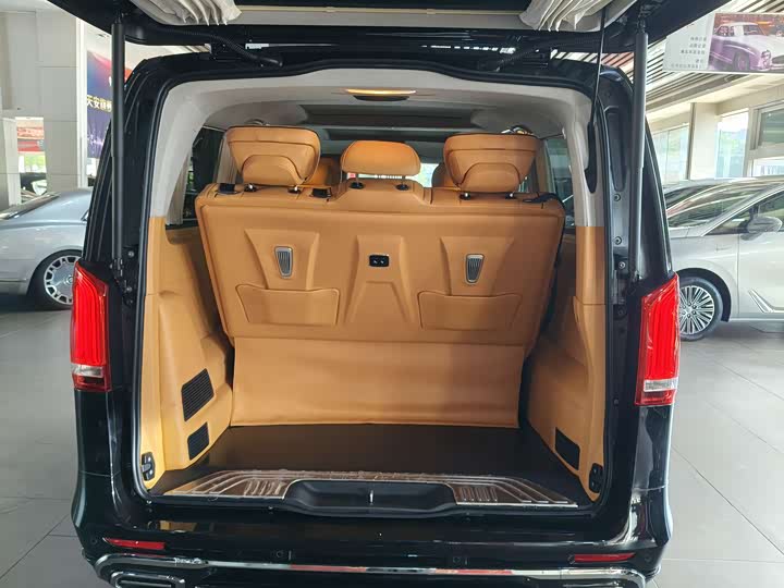 Фото 25 - Mercedes-Benz V-Class