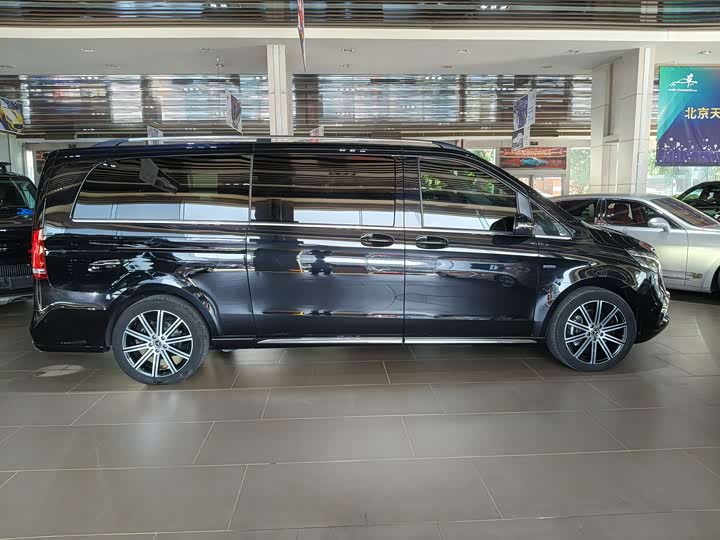 Фото 26 - Mercedes-Benz V-Class