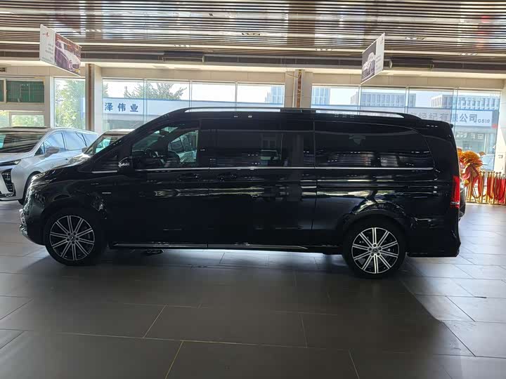 Фото 27 - Mercedes-Benz V-Class