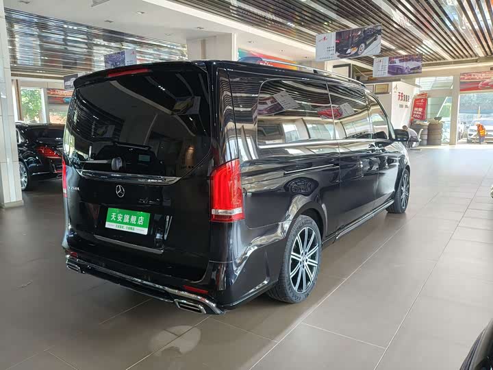 Фото 30 - Mercedes-Benz V-Class