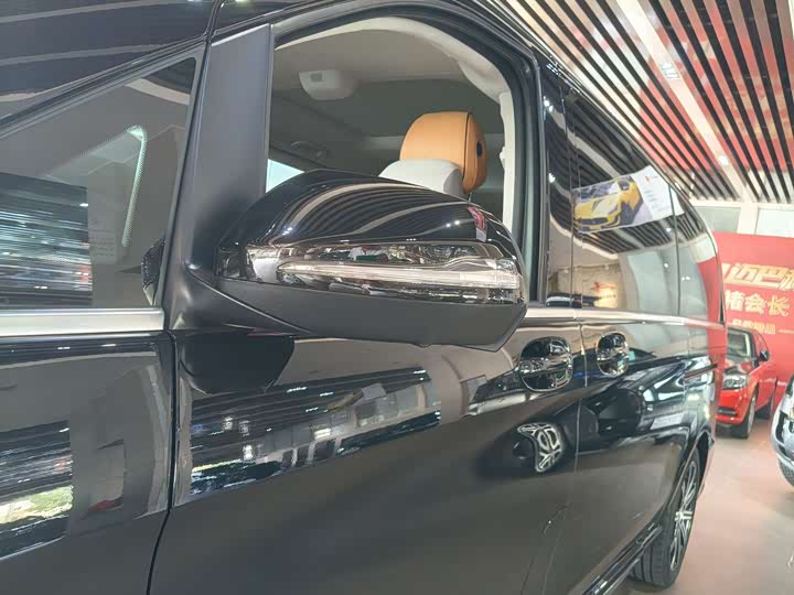 Фото 5 - Mercedes-Benz V-Class