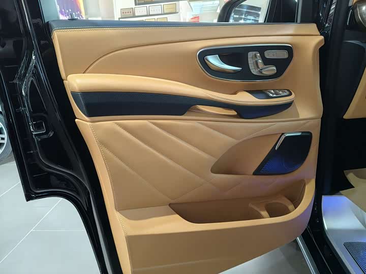 Фото 6 - Mercedes-Benz V-Class