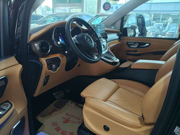 Фото 9 - Mercedes-Benz V-Class