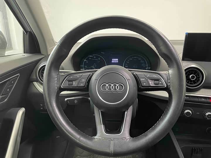 Фото 13 - Audi Q2L