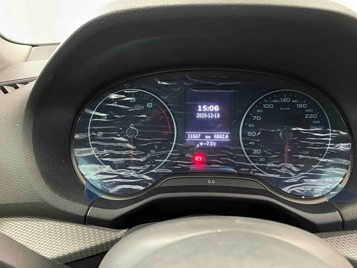 Фото 16 - Audi Q2L