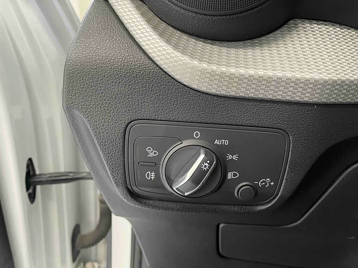 Фото 18 - Audi Q2L