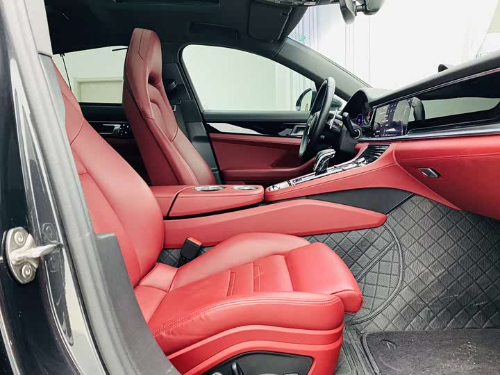 Фото 14 - Porsche Panamera