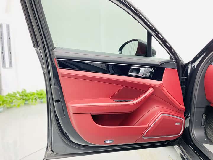 Фото 16 - Porsche Panamera