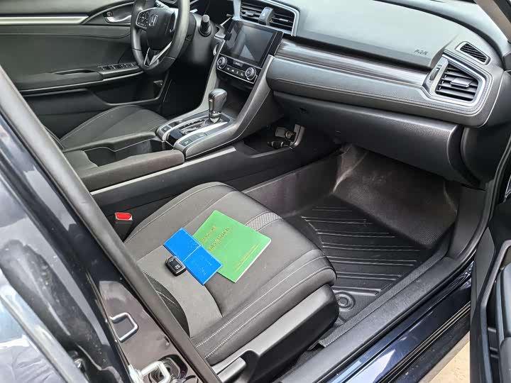 Фото 10 - Honda Civic