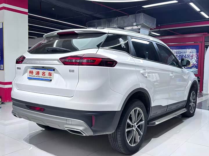 Фото 10 - Geely Atlas