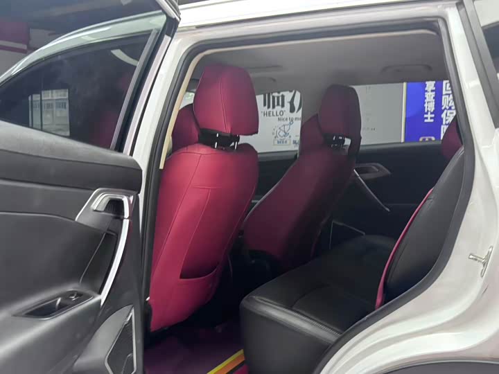 Фото 6 - Geely Atlas