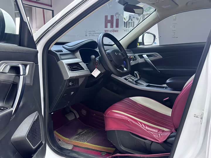 Фото 7 - Geely Atlas