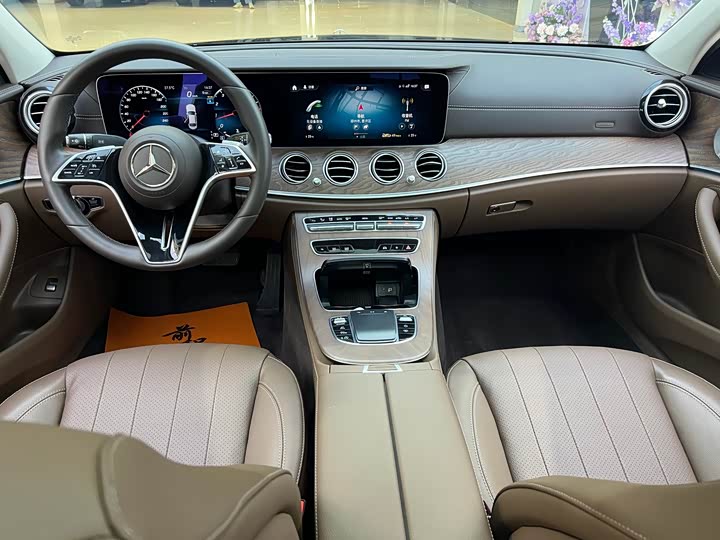 Фото 2 - Mercedes-Benz E-Class