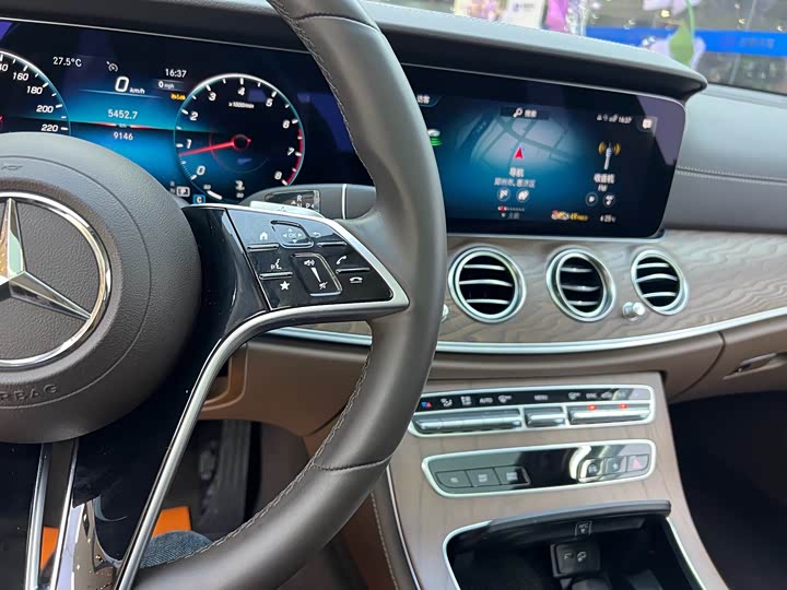 Фото 5 - Mercedes-Benz E-Class