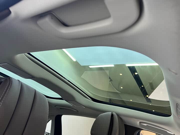 Фото 7 - Mercedes-Benz E-Class