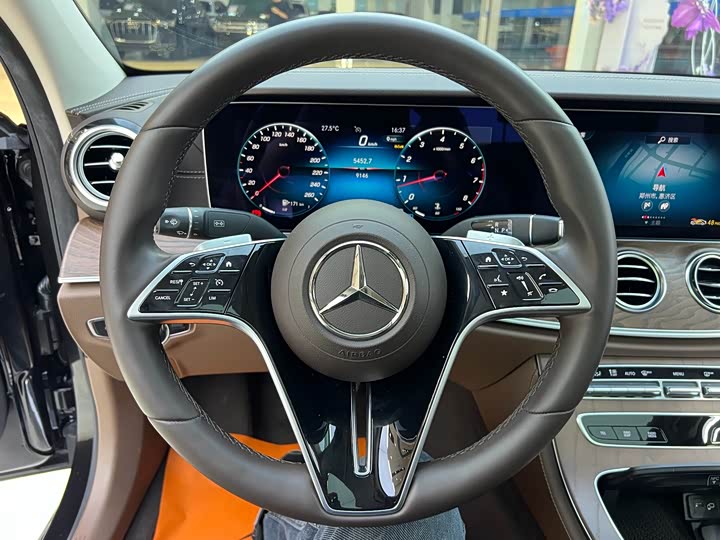 Фото 8 - Mercedes-Benz E-Class