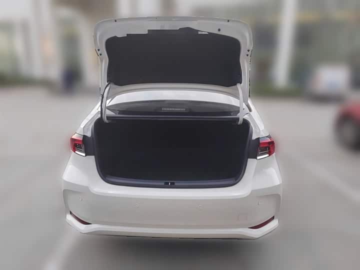 Фото 10 - Toyota Corolla