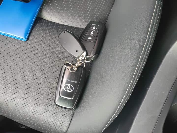 Фото 12 - Toyota Corolla