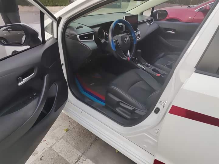 Фото 14 - Toyota Corolla