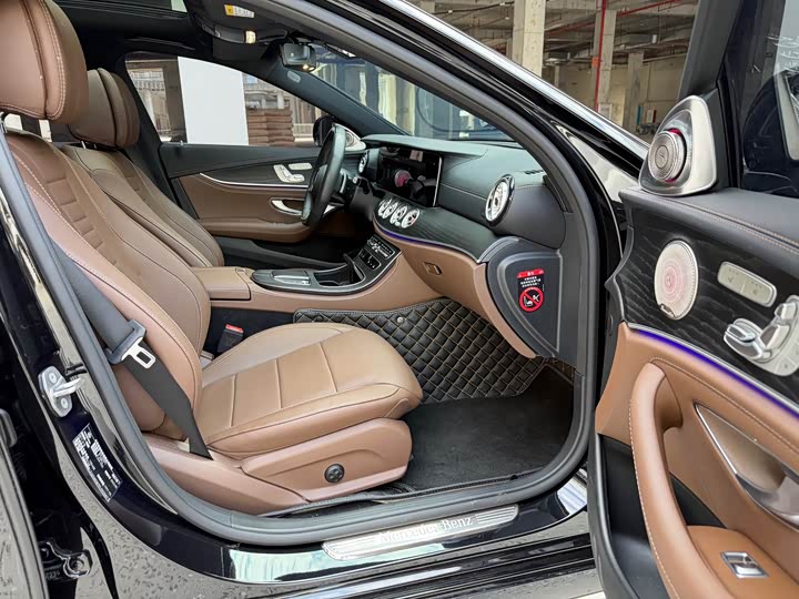 Фото 10 - Mercedes-Benz E-Class