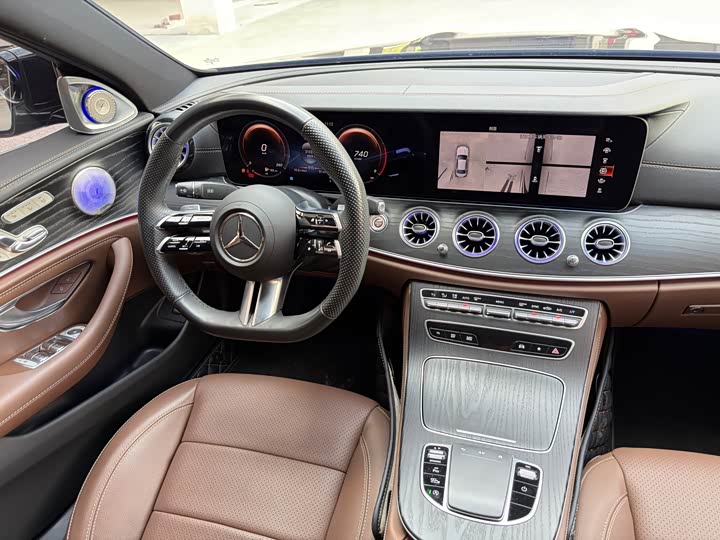 Фото 13 - Mercedes-Benz E-Class