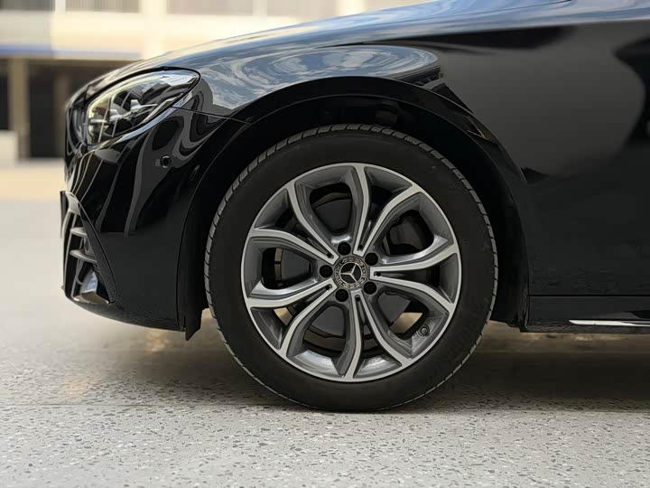 Фото 16 - Mercedes-Benz E-Class