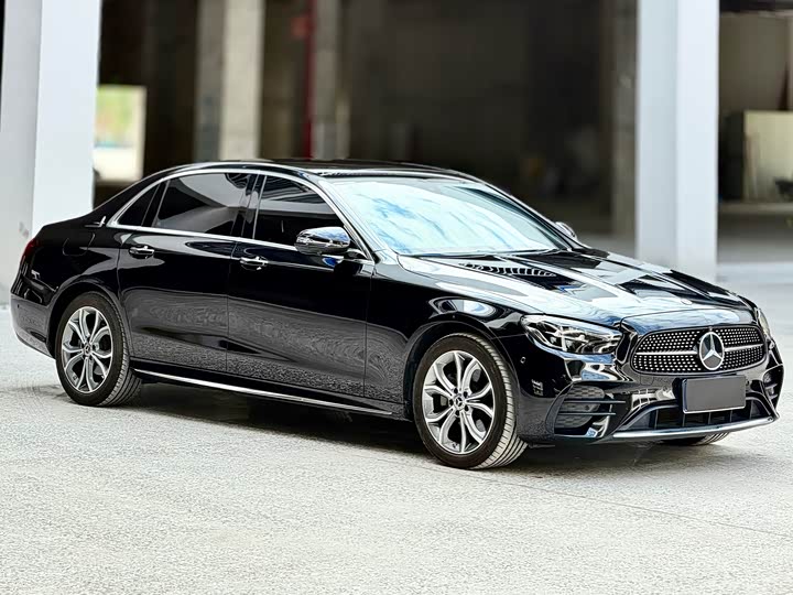 Фото 3 - Mercedes-Benz E-Class