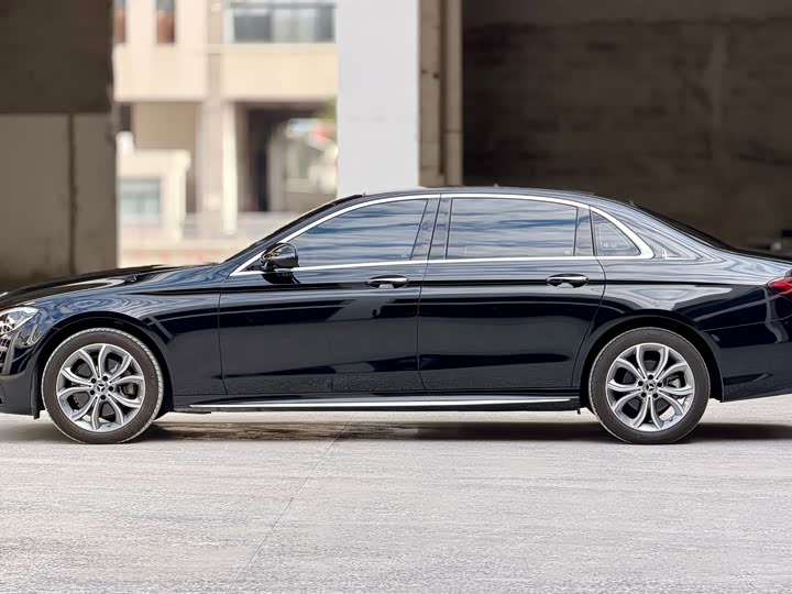 Фото 4 - Mercedes-Benz E-Class