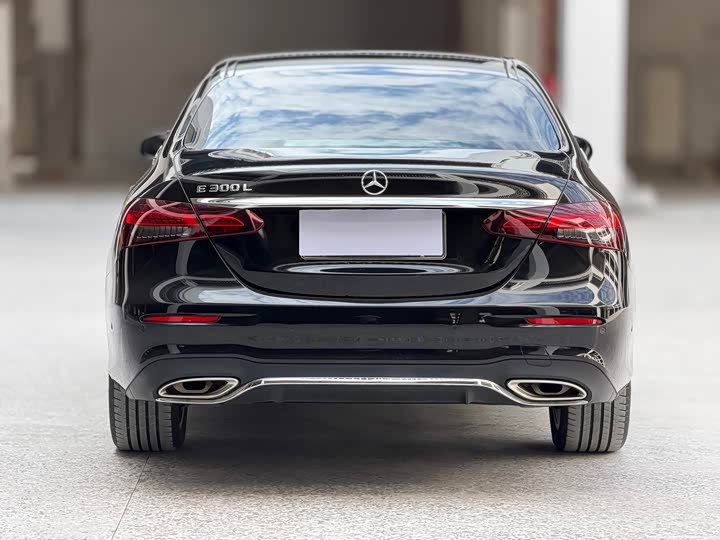 Фото 5 - Mercedes-Benz E-Class