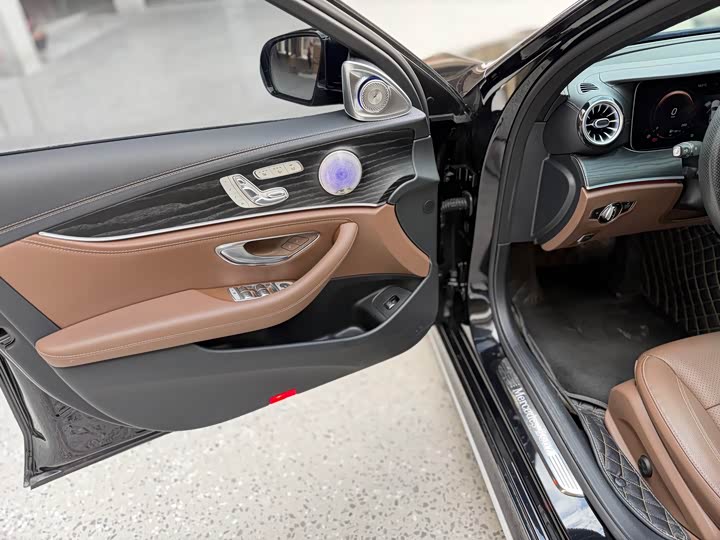 Фото 7 - Mercedes-Benz E-Class