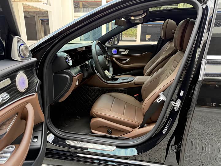 Фото 8 - Mercedes-Benz E-Class